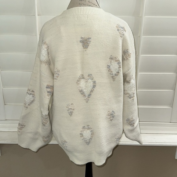 POL Heart Sweater - Picture 4 of 10